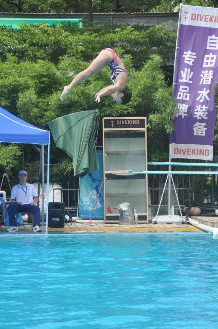 南油小学跳水队在南山区第五届运动会青少年跳水比赛中获佳绩