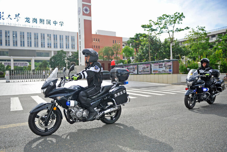 深圳龙岗警方铁骑队亮相,看一眼就觉得可靠