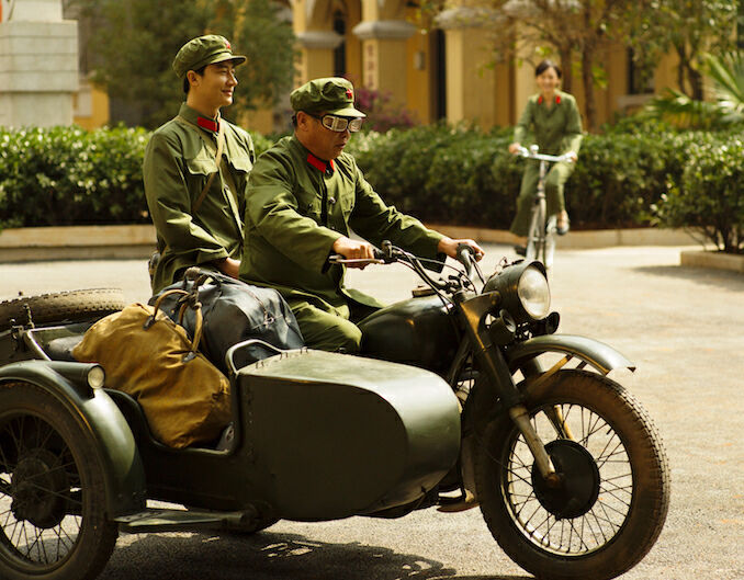 芳华发布推广曲mv冯小刚在mv中大方开嗓