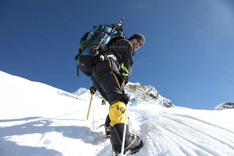 深圳登山家张梁凯旋归来成首位完成142人类壮举的中国人