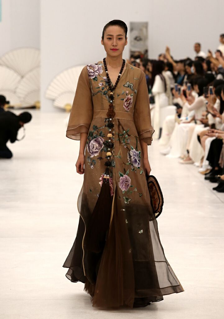 吉祥斋今日之往昔亮相深圳时装周