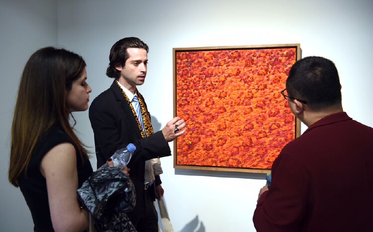 从民谣歌手到艺术家的艾敬:每扇门里都有鲜花