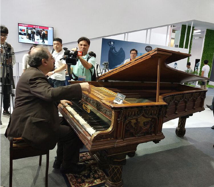 超燃钢琴大师鲍里斯61贝尔曼用古董钢琴演绎古典名曲