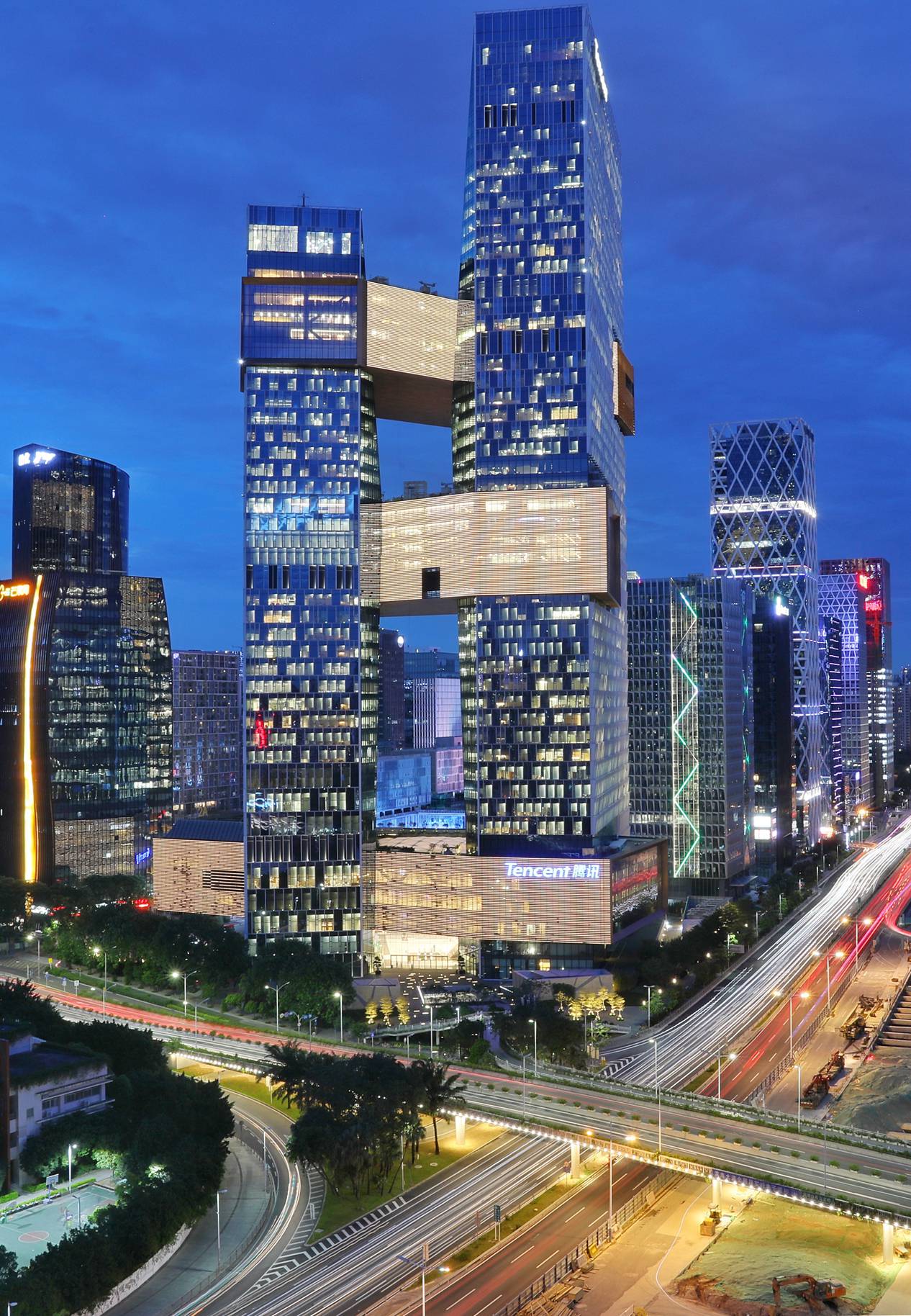 去年11月28日,位于深圳南山区高新科技园的腾讯全球新总部大楼滨海
