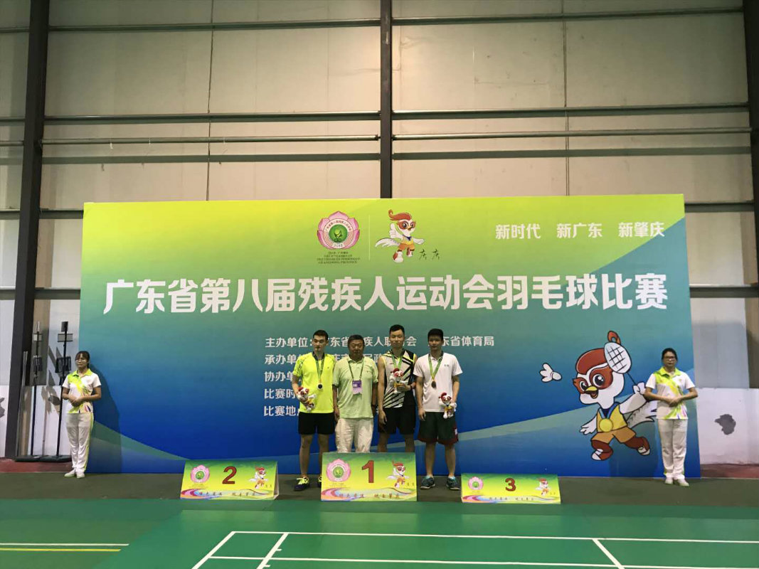 坪山本地选手,听障运动员唐楷峰代表深圳参赛,斩获男子听力羽毛球单打