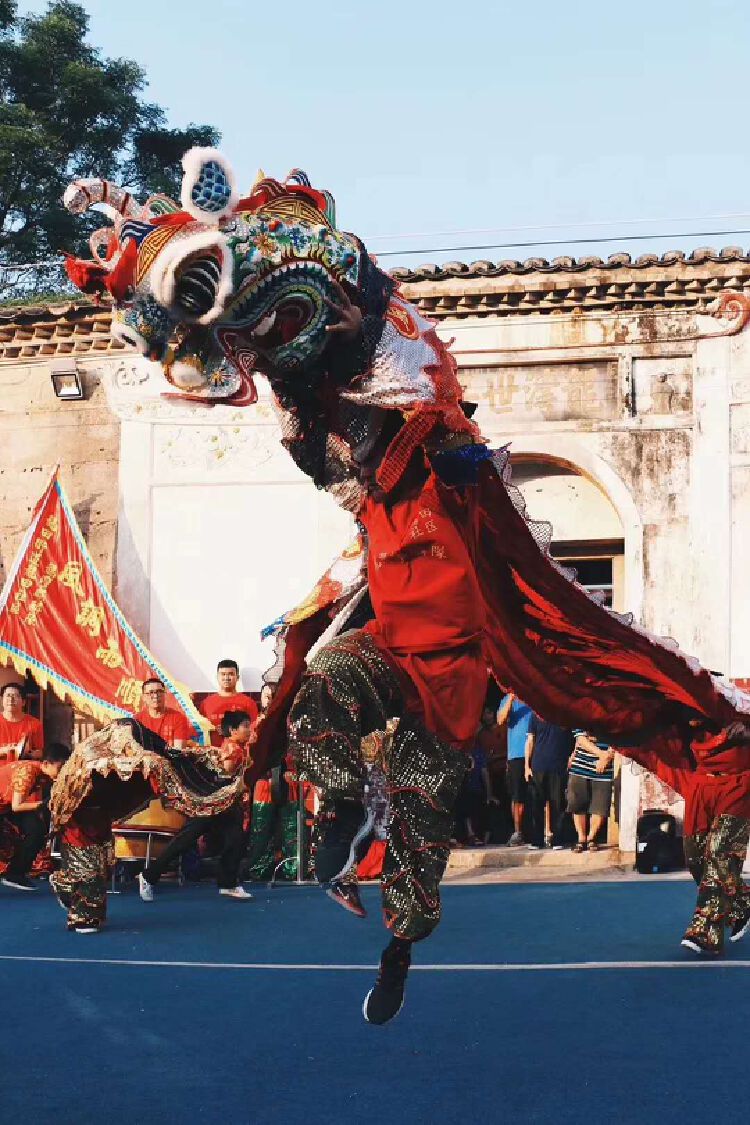 的民俗文化,而麒麟文化已成为当地群众文化活动品牌,坪山的麒麟舞是省