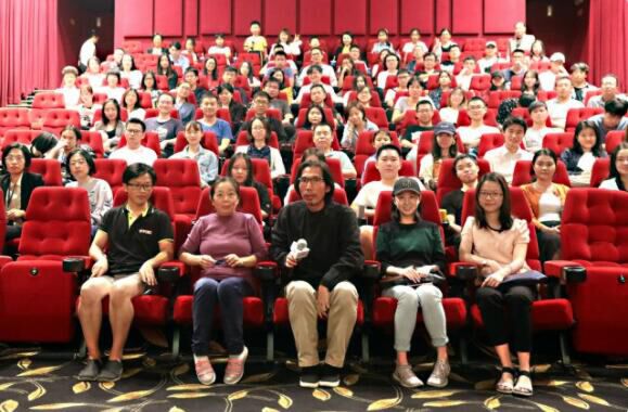 10 月 12 日 -10 月 21 日第一场《出 · 路》 郑琼导演作品放映时间