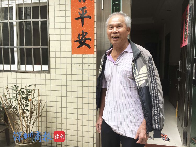 72岁的房东梁有成依然身体健朗,精神抖擞.