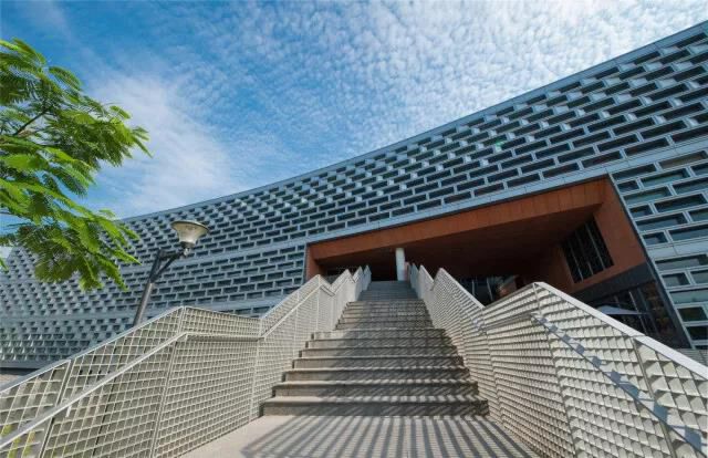 琳恩图书馆,简称"南科大",是国家高等教育综合改革试验校,是国内众多