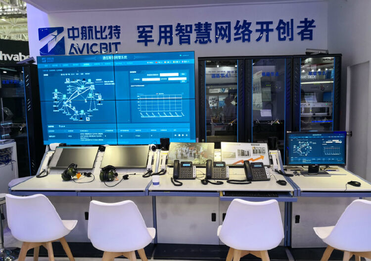 中航工业科技委主任林左鸣到中航比特展台参观了重点产品,深入了解