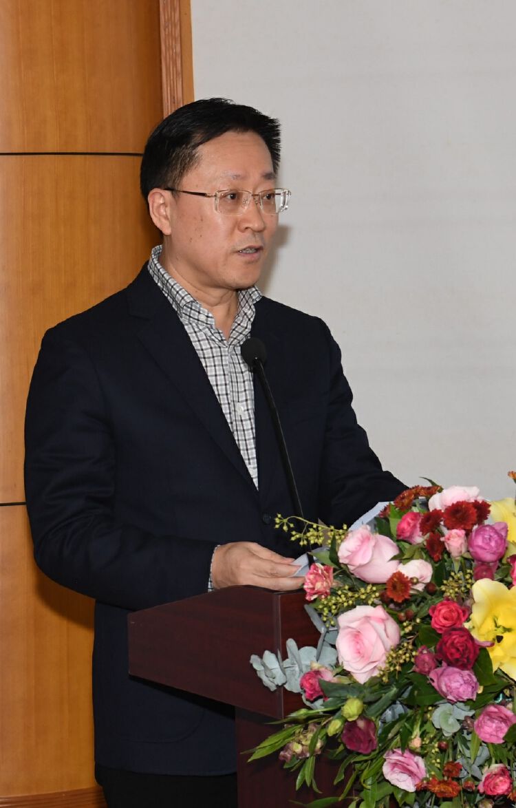 市委宣传部常务副部长陈金海表示:编撰出版《中国道路的深圳样本》