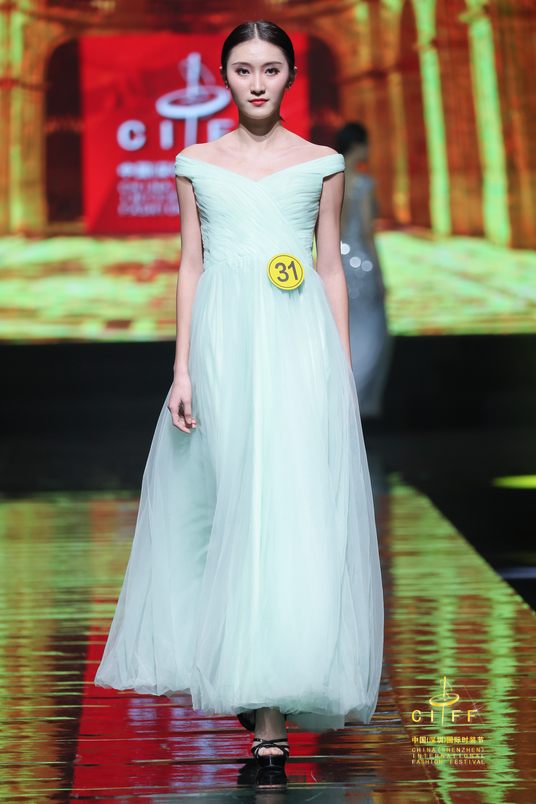 中国大学生模特第一赛事第三届中国大学生服装模特大赛在深圳举行获奖