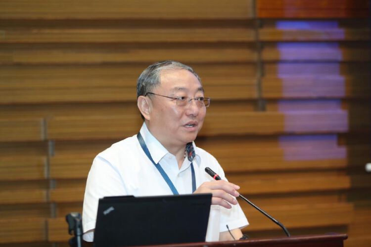 中科院深圳先进技术研究院副院长吕建成先生致欢迎词