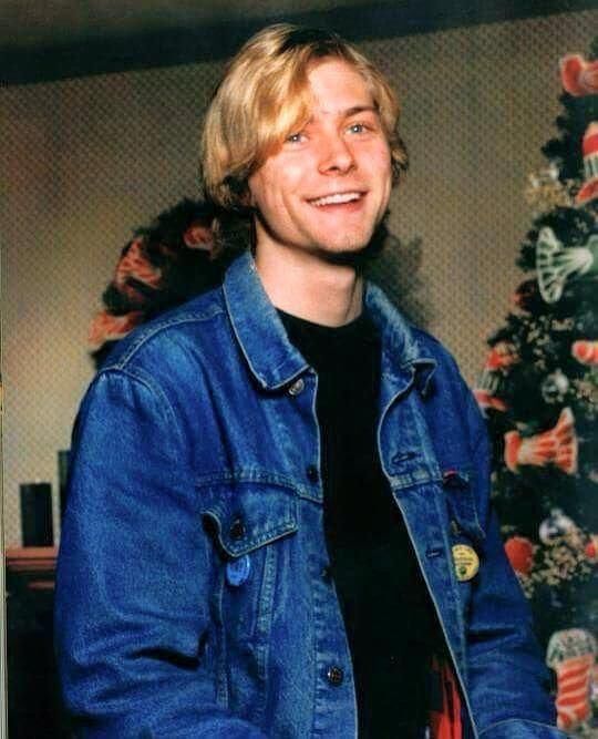 17岁那年,科特遇到了19岁的克里斯特·诺弗斯里克(krist novoselic)