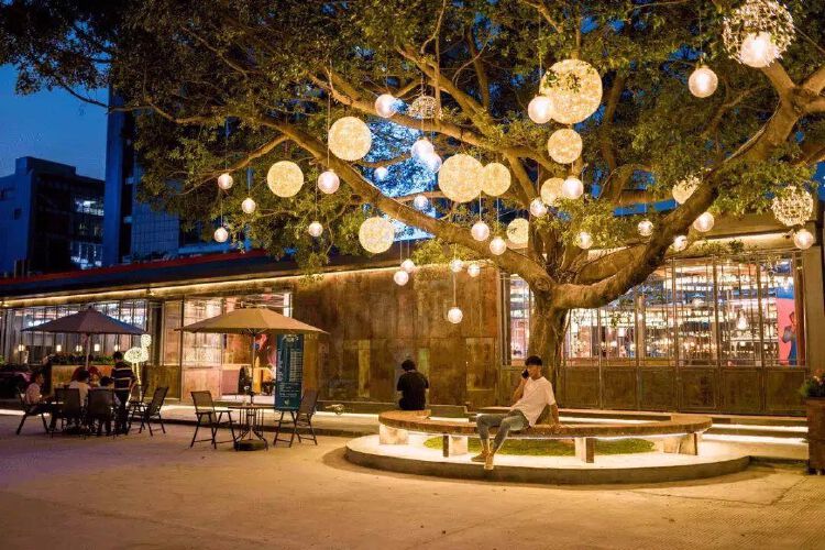 创意机构和新型文化,餐饮业态,日常不断以原创音乐节,街区电影放映