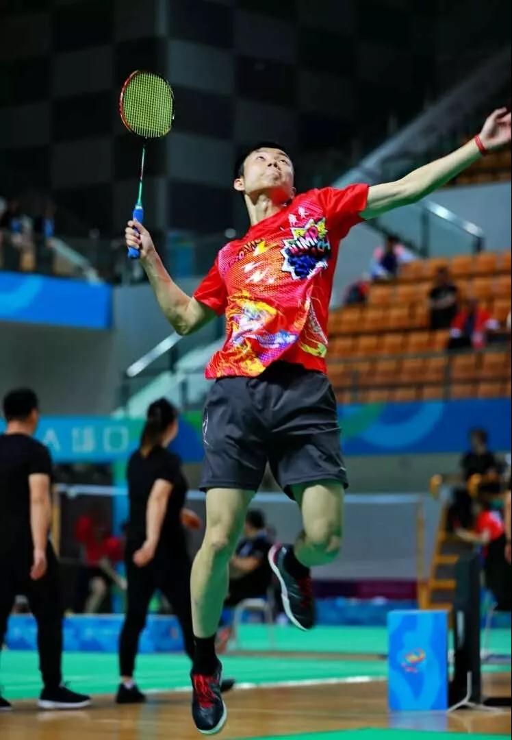 唐楷峰近年来先后获得全国残疾人羽毛球公开赛男子单,双打双料冠军