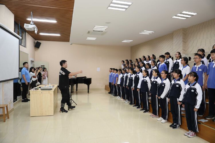 43门校本课程补充学生营养配餐深圳龙华校园行走进观澜二中