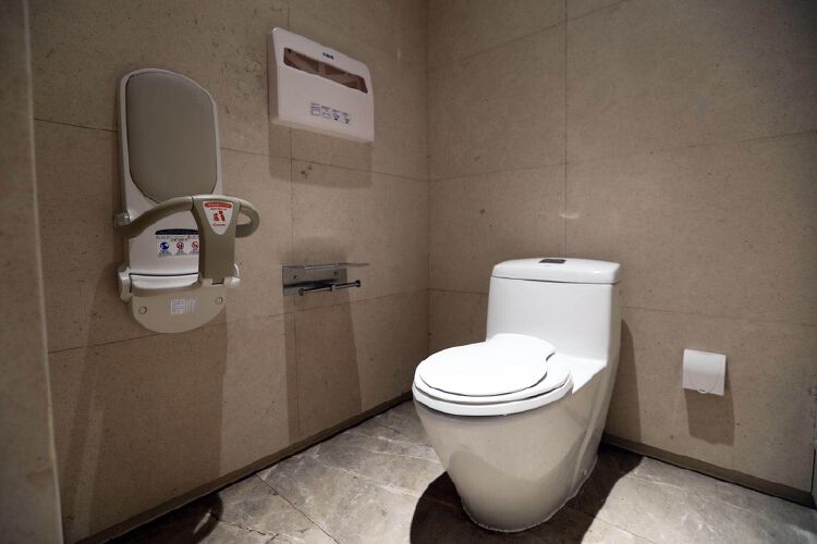 如厕可观深圳美景莲花山公园山顶公厕成网红打卡点