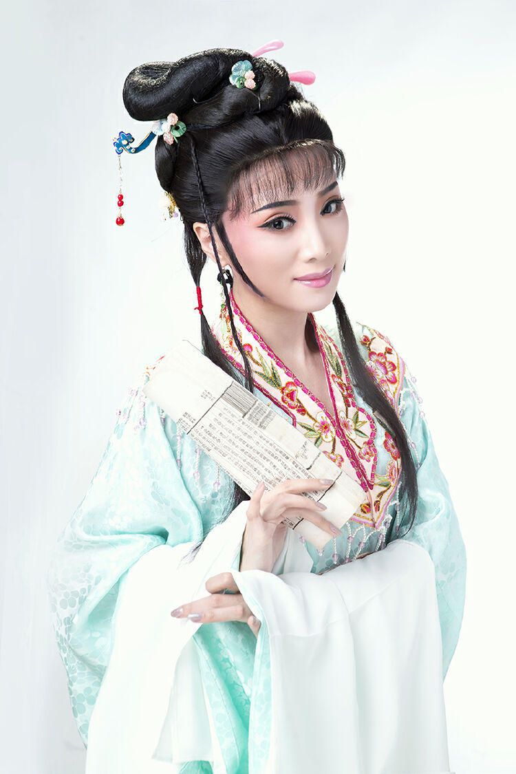 上越王婉娜忻雅琴青春版《红楼梦》让深圳观众如痴如醉,今明两晚"红楼