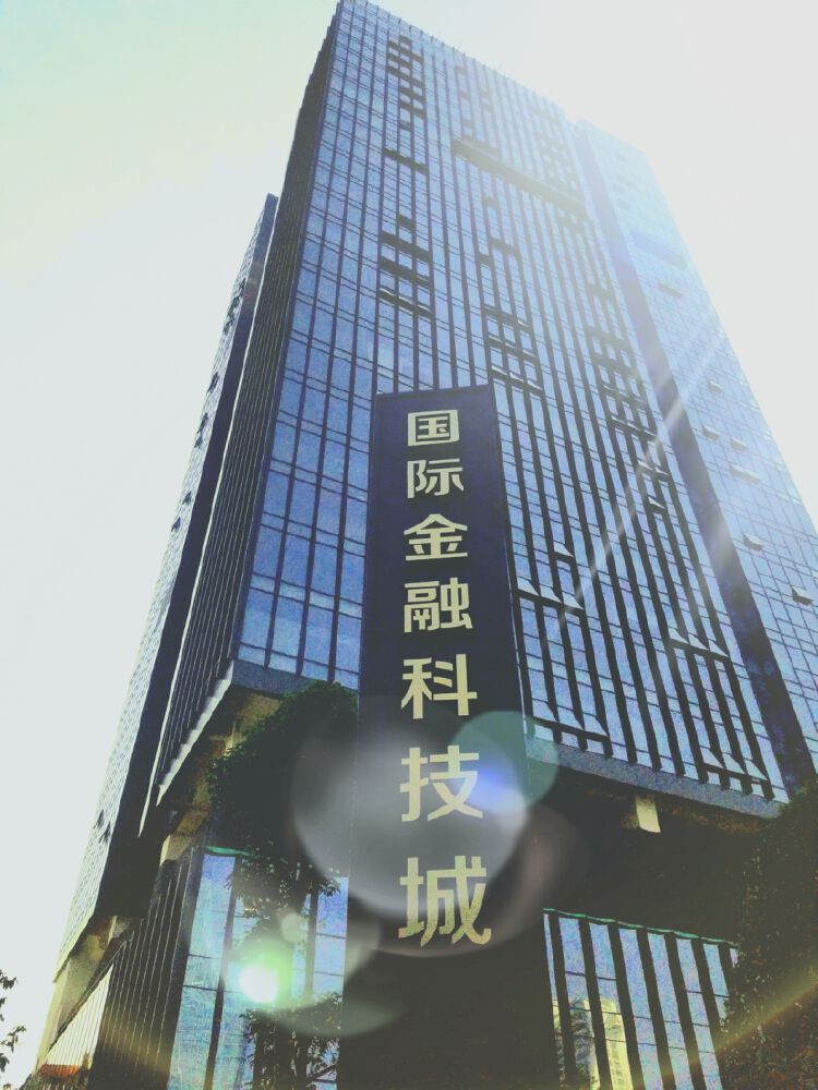 其一以深港科技创新合作区为中心,向东,西分别连接华强北,车公庙;其二