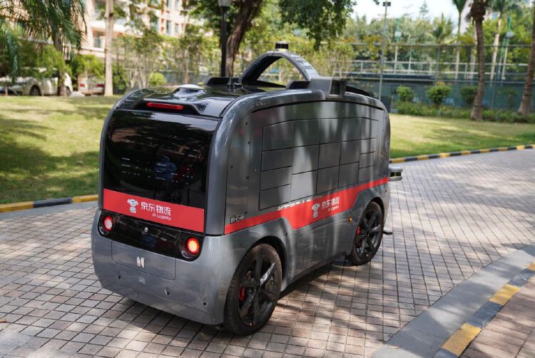 全国社区首家京东智能配送机器人进驻深圳丽景城