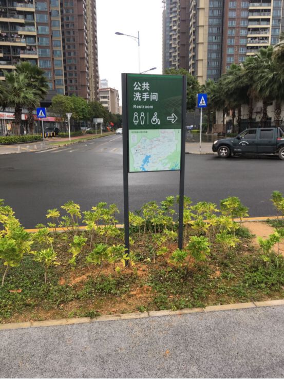 马峦街道75块公厕指示牌亮相街头