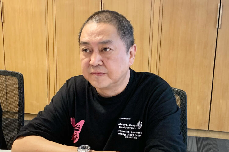 导演刘新总编剧赵冬苓也分享了创作心得:"写作时采用一案到底的手法