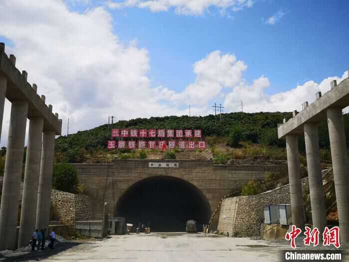 图为玉磨铁路甘庄隧道.中国铁路昆明局集团有限公司供图