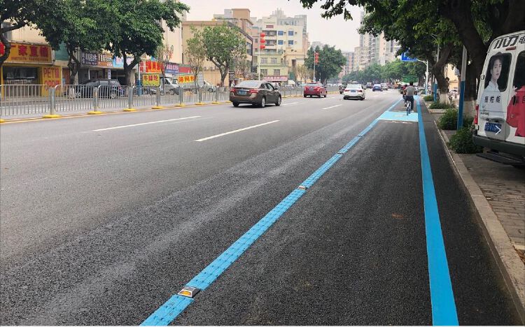 深圳尝试机非分离试点让机动车和非机动车各行其道