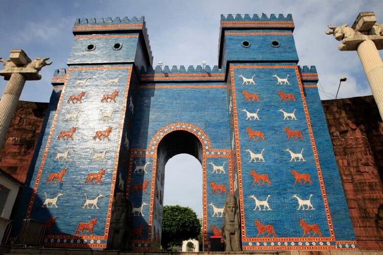 建设完成的巴比伦门.