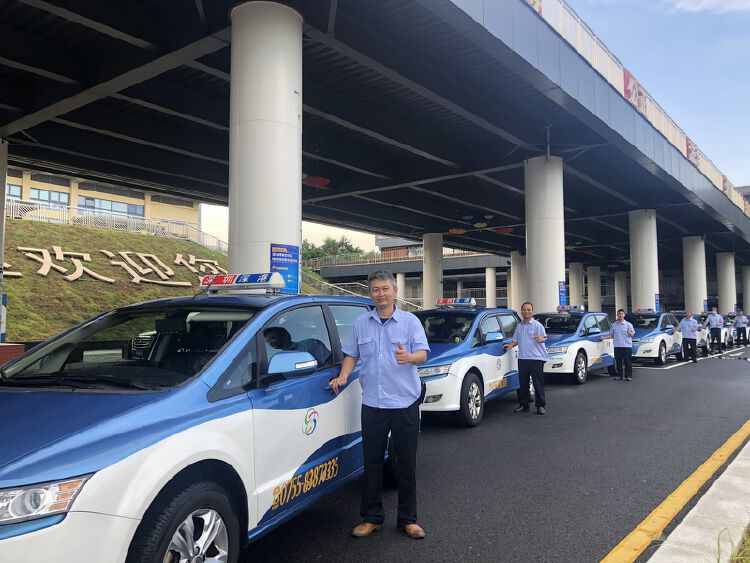 首批深圳标准纯电动出租车落户深汕合作区试运营