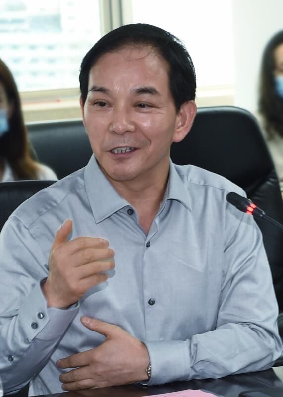 深圳市建筑装饰(集团)有限公司董事长,总裁吴富贵: "深圳是我后半生