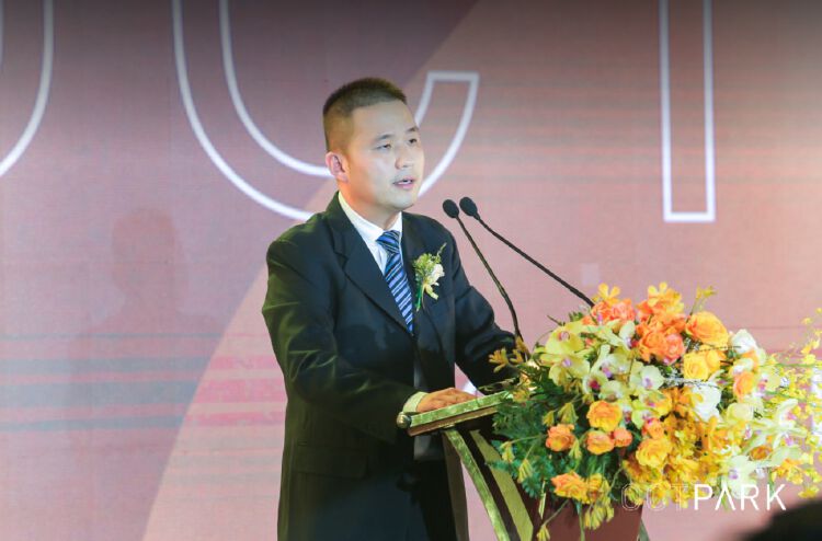 ( 华侨城华南集团总经理杨云飞以生动开场致辞,阐述了华侨城·欢乐