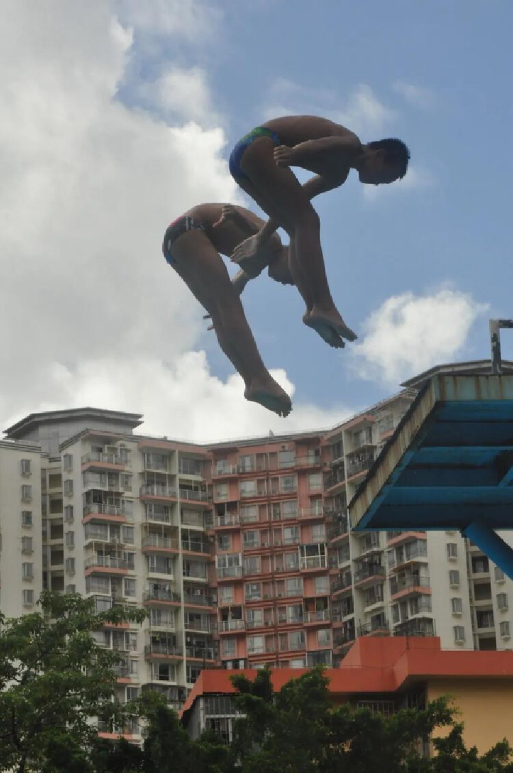 南油小学跳水队在南山区第五届运动会青少年跳水比赛中获佳绩