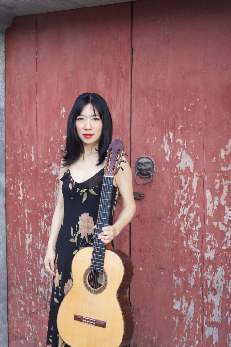 随着对不同音乐更深入的理解及多年的积累,杨雪霏认为首张献给祖国