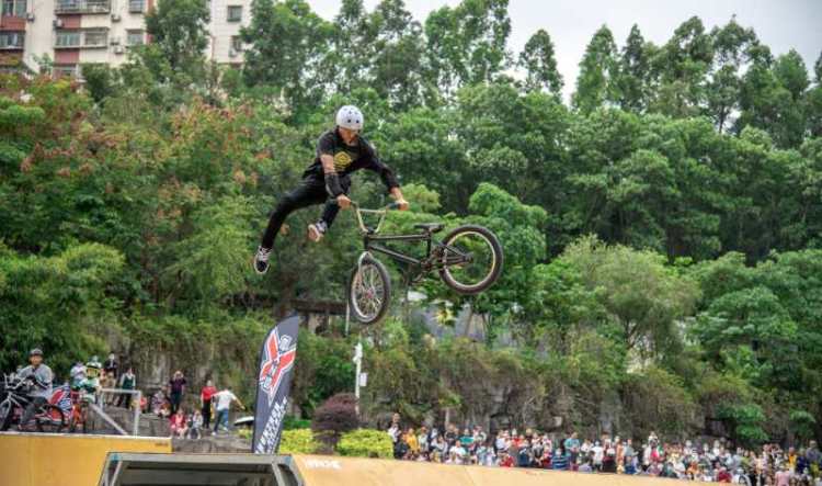 挑战你的心跳龙华区举办2020年阳台山极限自行车运动bmx挑战赛