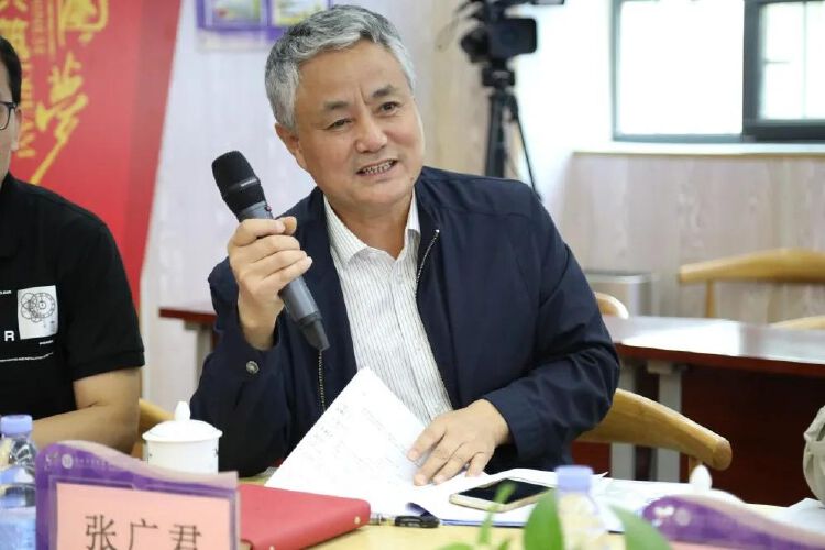 海城小学重大科研项目获得市内外专家赞誉!