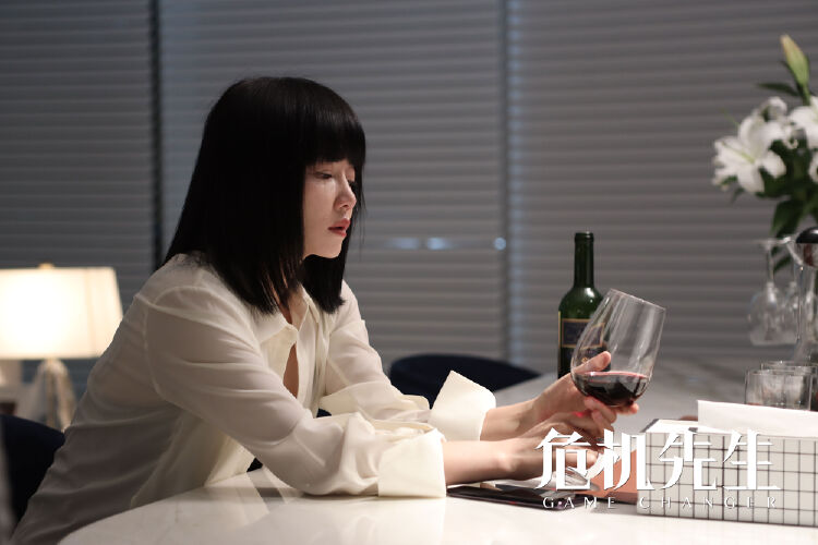 危机中更见人性善恶 《危机先生》的编剧曹雪萍结合自己过往的行业