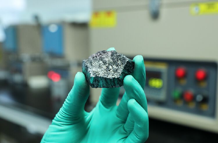 驯服新材料"黑马",深圳先进院实现黑磷晶体产量千倍增长