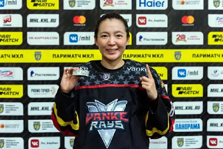 原创张爽在深圳圆了职业女子冰球梦