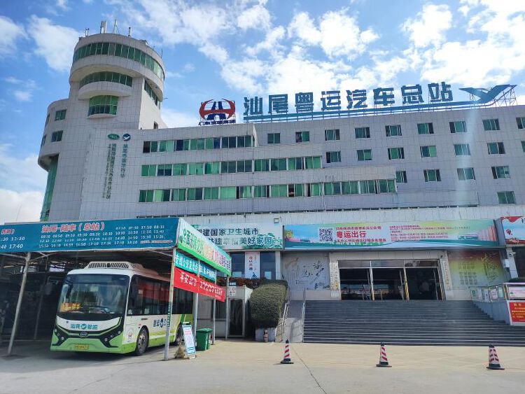 原创随手一扫领口罩汕尾粤运客运站增设防疫设施