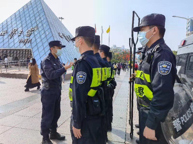 牛年春节深圳喜庆祥和警方每日出动巡防警力12余人