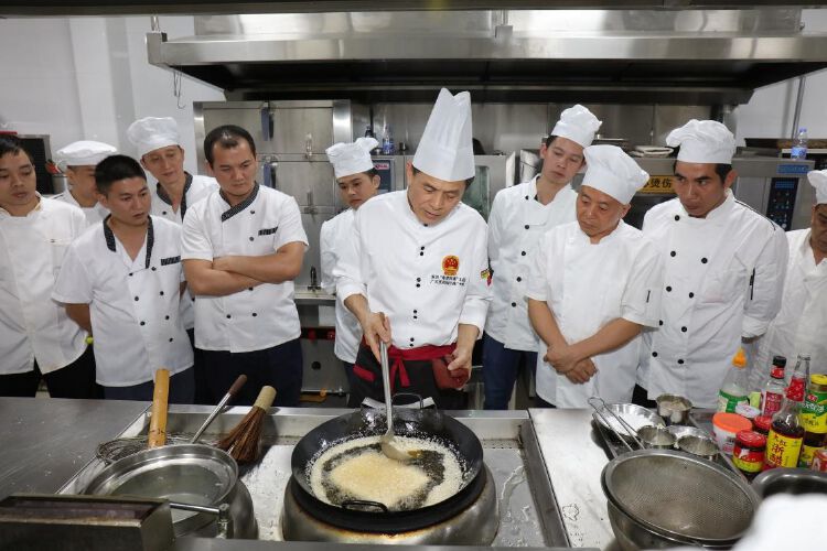 "粤菜师傅"工程:探索"舌尖上的脱贫之路"
