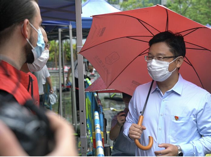 6月24日下午,深圳团市委书记高大伟一行来到南山区科技大厦辅楼疫苗