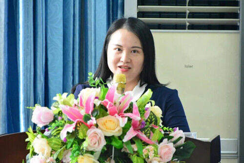 读创 原创 皇岗小学召开班主任总结暨表彰会