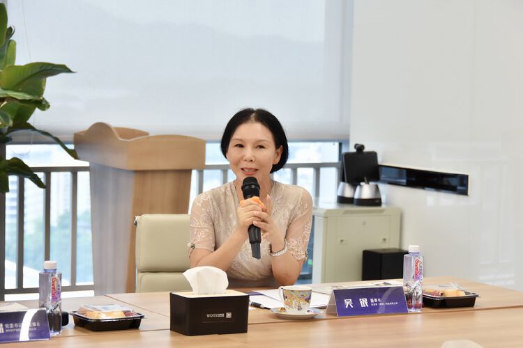 茹蔚△深圳市衡佳投资集团有限公司总裁 朱小萍△深圳市合口味食品