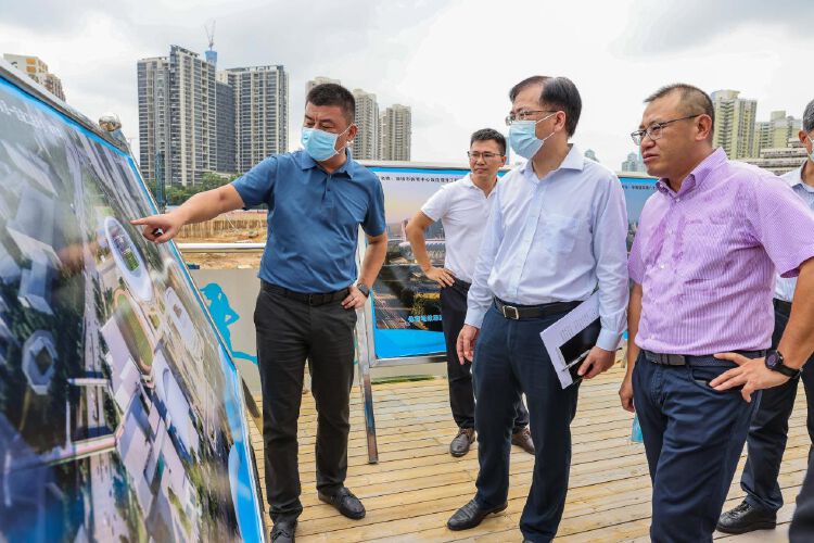 深圳市文化广电旅游体育局局长曾相莱一行调研体育中心改造提升项目