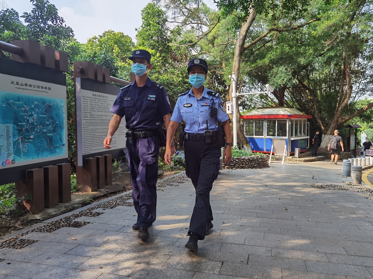 深圳警察巡逻服图片