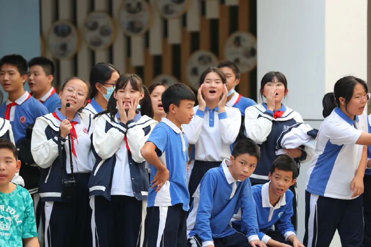 星悦正起航拼搏不落幕坪山区新合实验学校师生挥洒激情乐享运动