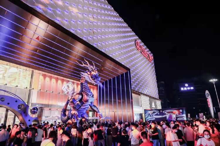 深圳龙岗万达广场,作为全国首个第四代万达广场,刷爆了市民朋友圈.